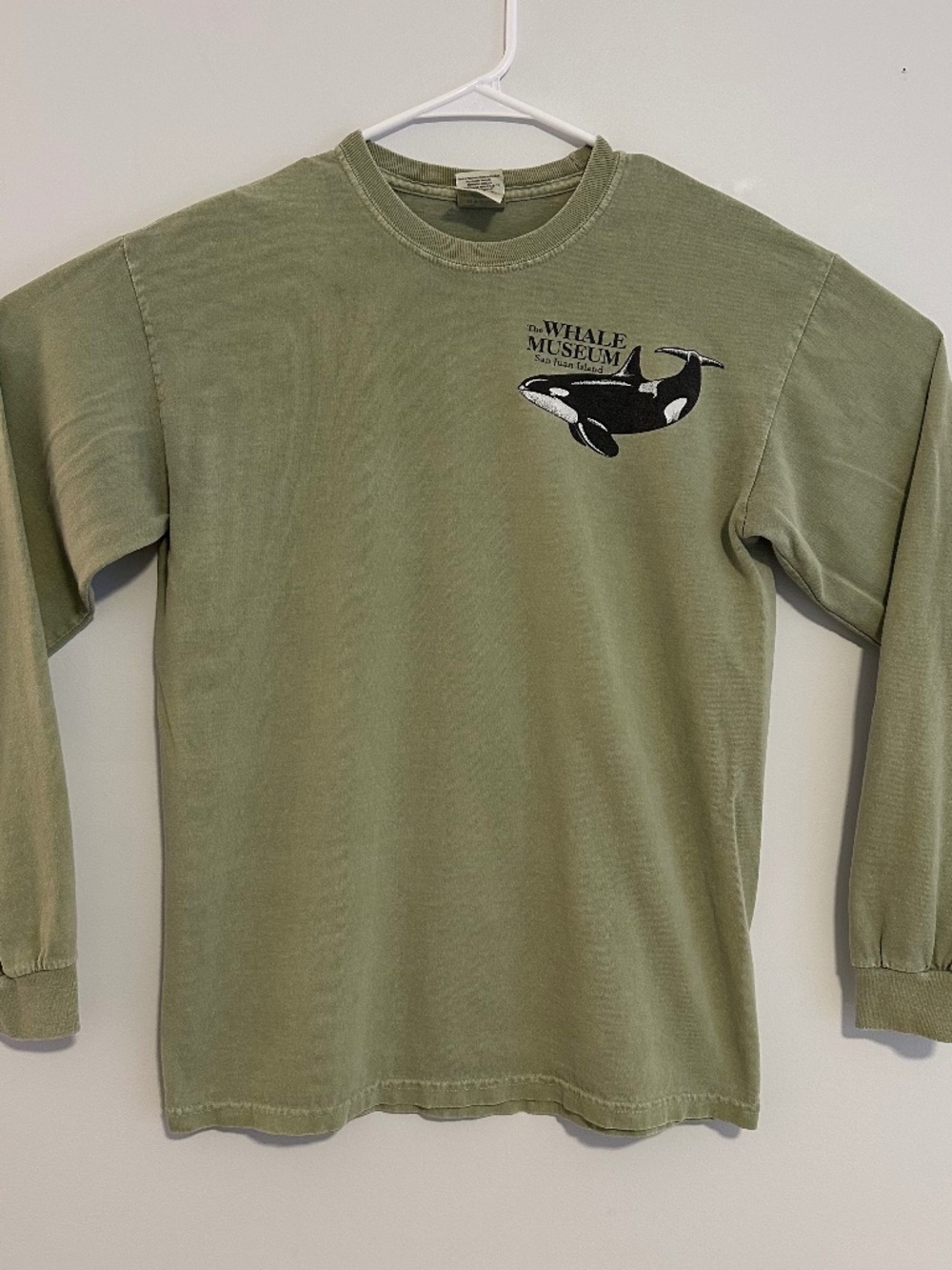 Men's Whale Museum San Juan Island Print T-Shirt M Green Y2K Long Sleeve